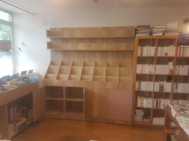 ensemble mobilier présentoir BD Mangas pour une librairie