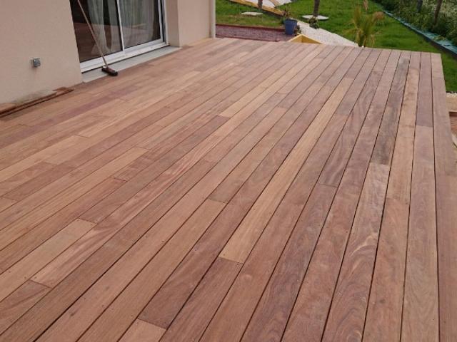 POSE D'UNE TERRASSE EN BOIS EXOTIQUE