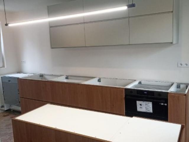 FABRICATION ET POSE D'UNE CUISINE 