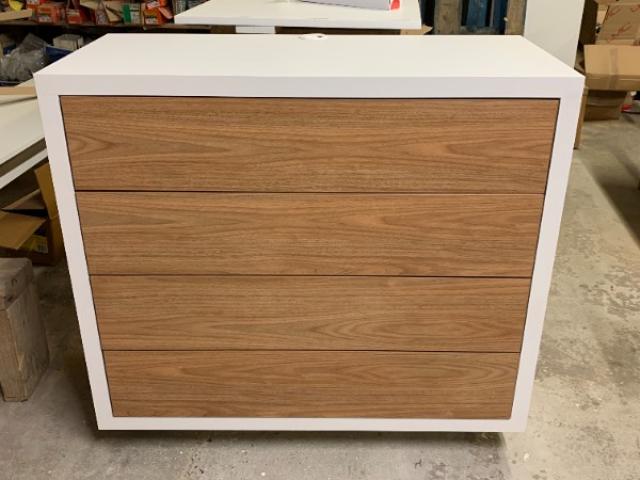 FABRICATION ET POSE D'UNE COMMODE POUR AM2NAGEMENT D'UNE CHAMBRE