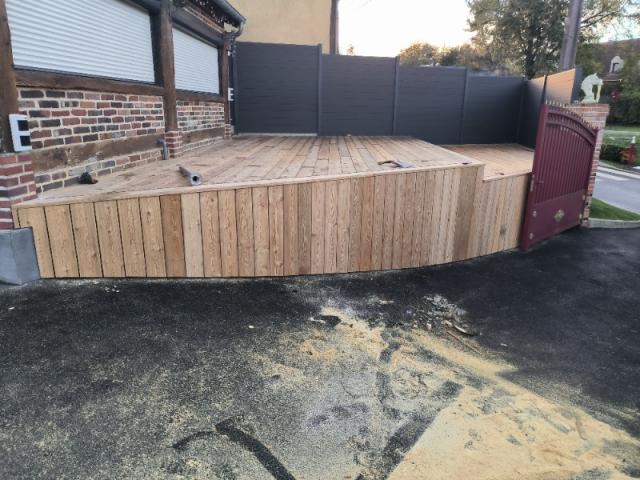 FABRICATION ET POSE D'UNE TERRASSE EN BOIS MELEZE