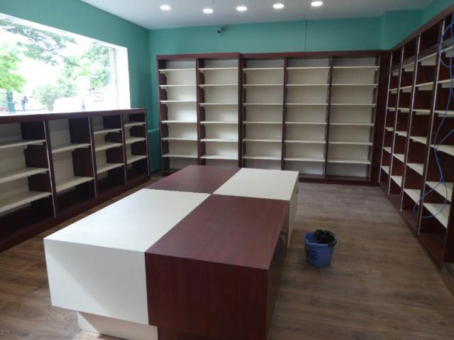 FABRICATION ET POSE DE MOBILIER POUR AMENAGEMENT D'UNE LIBRAIRIE