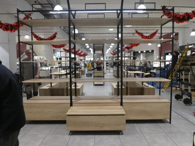 FABRICATION ET POSE DE MOBILIER POUR AMENAGEMENT D'UN MAGASIN