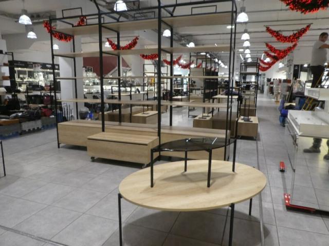 FABRICATION ET POSE DE MOBILIER POUR AMENAGEMENT D'UN MAGASIN