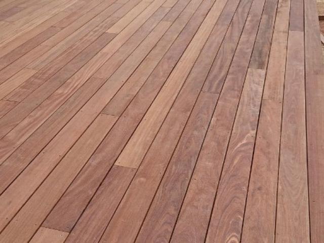 POSE D'UNE TERRASSE EN BOIS EXOTIQUE