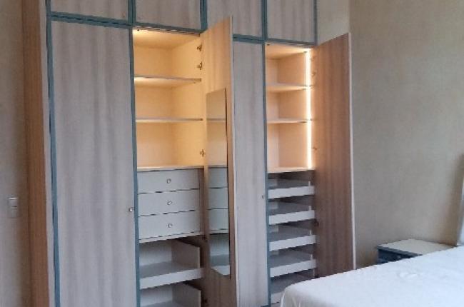 FABRICATION ET POSE D'UN DRESSING SUR MESURE 