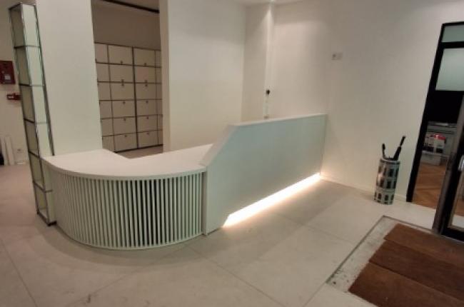 FABRICATION ET POSE D'UN COMPTOIR POUR UN CABINET D'AVOCAT A  PARIS