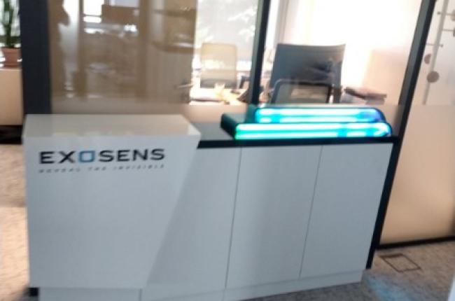 FABRICATION ET POSE D'UN PRESENTOIRE POUR L'ENSEIGNE EXOSENS