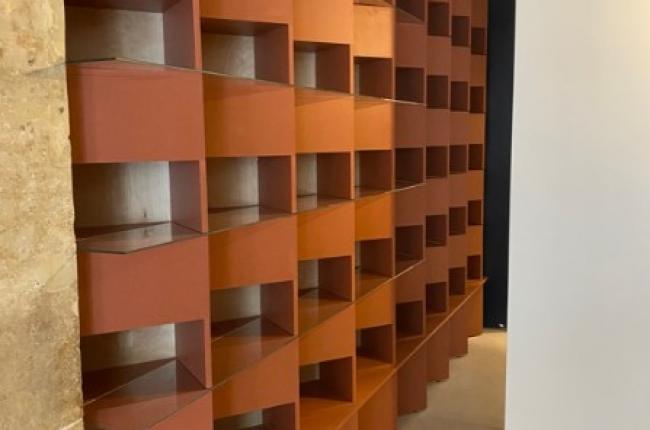 FABRICATION ET POSE DE MOBILIER POUR AMENAGEMENT D'UNE CAVE A VIN EN CP BOULEAU