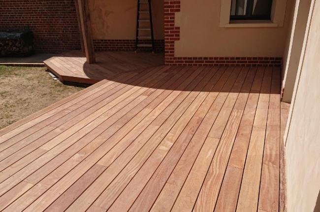 POSE D'UNE TERRASSE EN BOIS EXOTIQUE