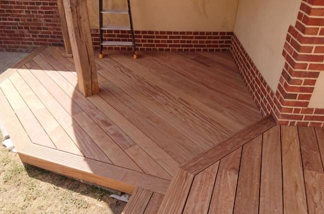 POSE D'UNE TERRASSE EN BOIS EXOTIQUE
