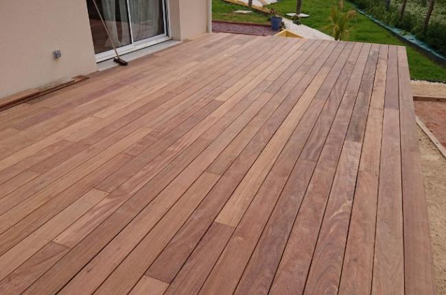 POSE D'UNE TERRASSE EN BOIS EXOTIQUE