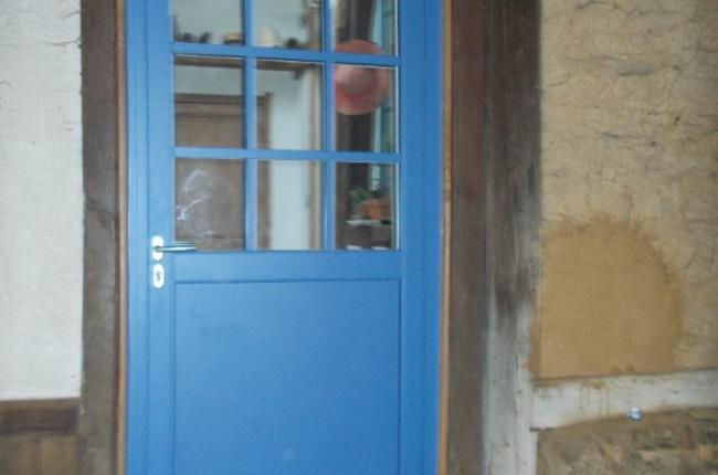 POSE D'UNE PORTE D'ENTREE EN BOIS DE COULEUR