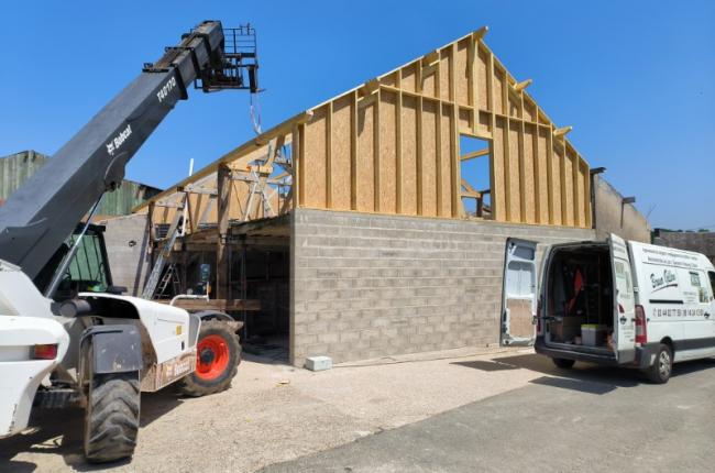RECONSTRUCTION D'UNE CHARPENTE SUITE AU PASSAGE D'UNE TORNADE 