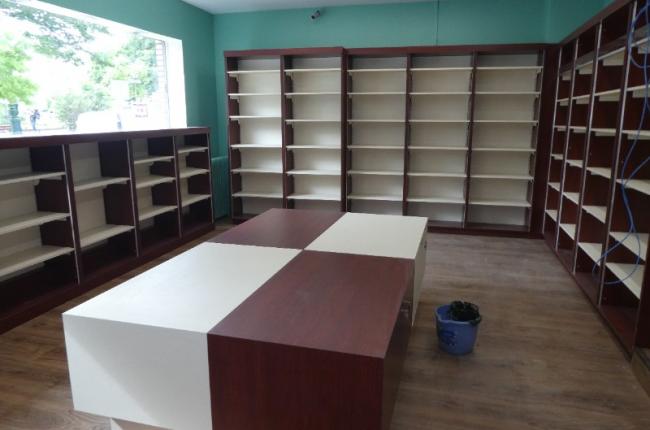 FABRICATION ET POSE DE MOBILIER POUR AMENAGEMENT D'UNE LIBRAIRIE