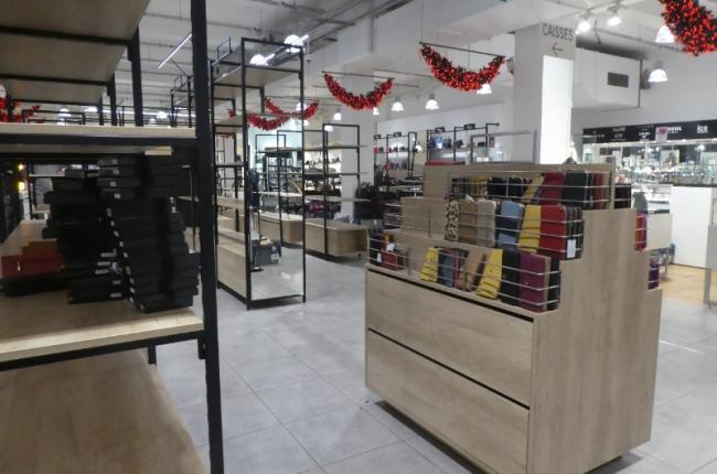FABRICATION ET POSE DE MOBILIER POUR AMENAGEMENT D'UN GMAGASIN