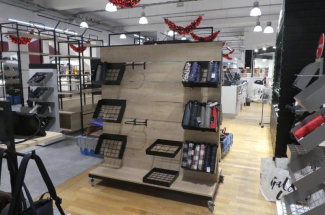FABRICATION ET POSE D'UN MEUBLE PORTE PARAPLUIE