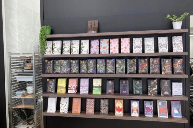 FABRICATION ET POSE DE MOBILIER POUR UNE CHOCOLATERIE A LILLE